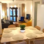 Spacious 3br, 2bt With 5 Balconies شقة