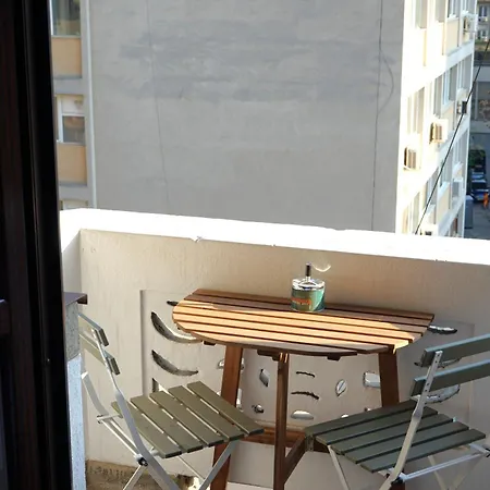 Apartment Spacious 3br, 2bt With 5 Balconies *