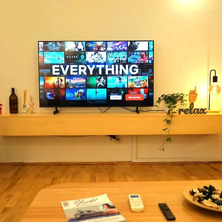 Spacious 3br, 2bt With 5 Balconies Apartment *