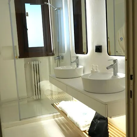 Spacious 3br, 2bt With 5 Balconies Διαμέρισμα *