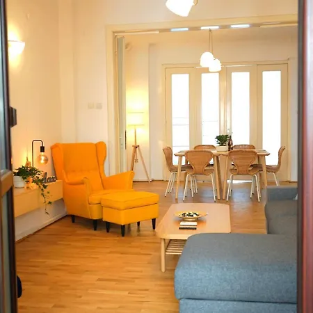 Διαμέρισμα Spacious 3br, 2bt With 5 Balconies *