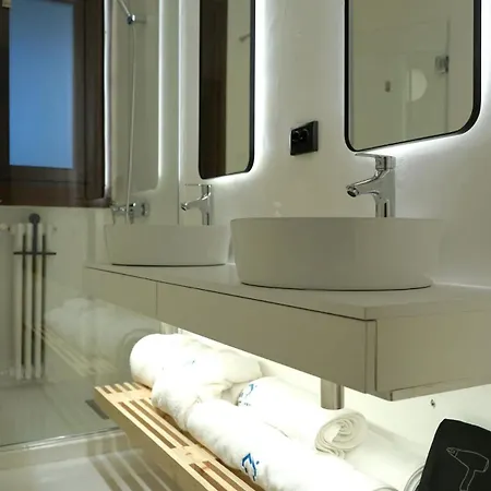 Spacious 3br, 2bt With 5 Balconies