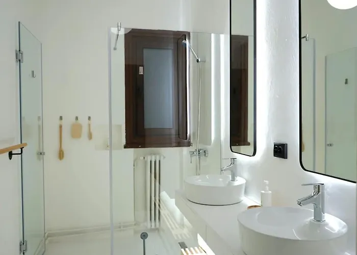 Spacious 3br, 2bt With 5 Balconies * Bucureşti