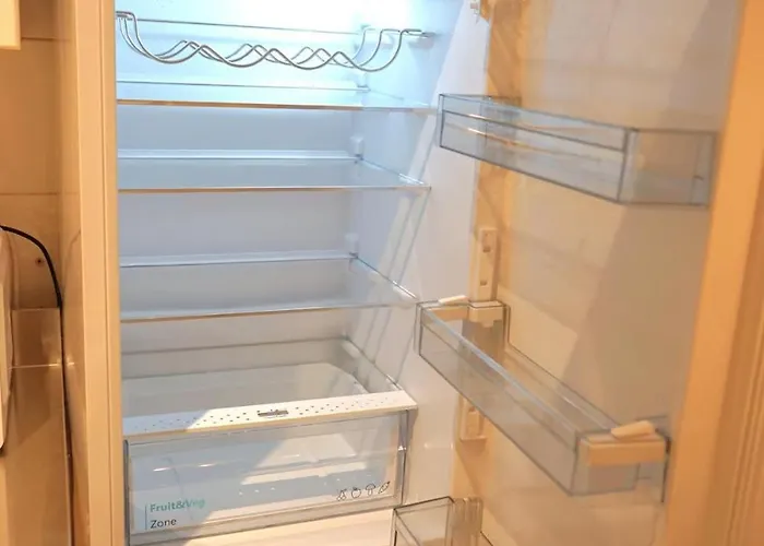 Апартаменти Spacious 3br, 2bt With 5 Balconies