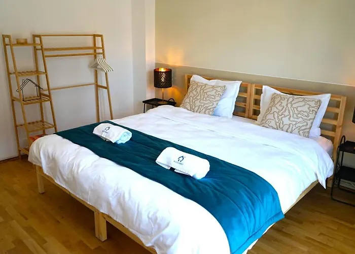 Spacious 3br, 2bt With 5 Balconies Апартаменти