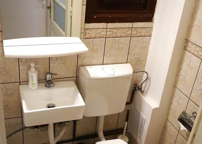 Apartman Spacious 3br, 2bt With 5 Balconies