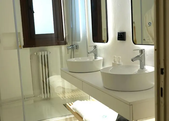 Spacious 3br, 2bt With 5 Balconies Апартаменти *