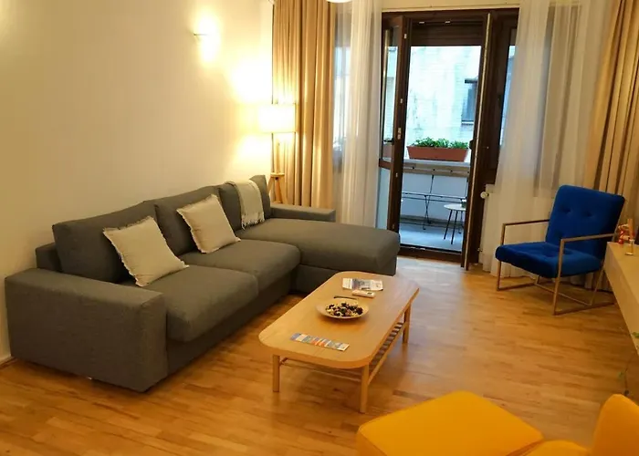 Апартаменти Spacious 3br, 2bt With 5 Balconies