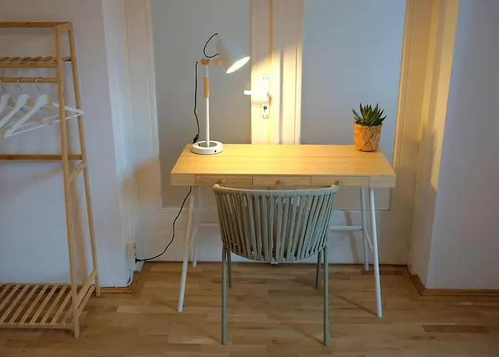 Spacious 3br, 2bt With 5 Balconies Апартаменти