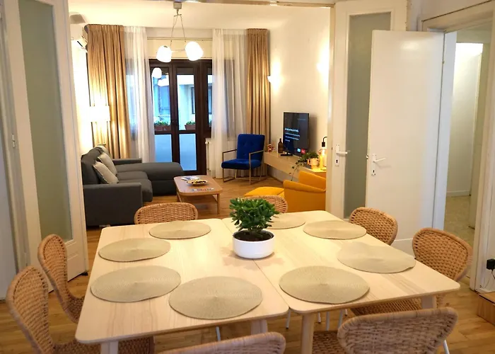 Spacious 3br, 2bt With 5 Balconies דירה