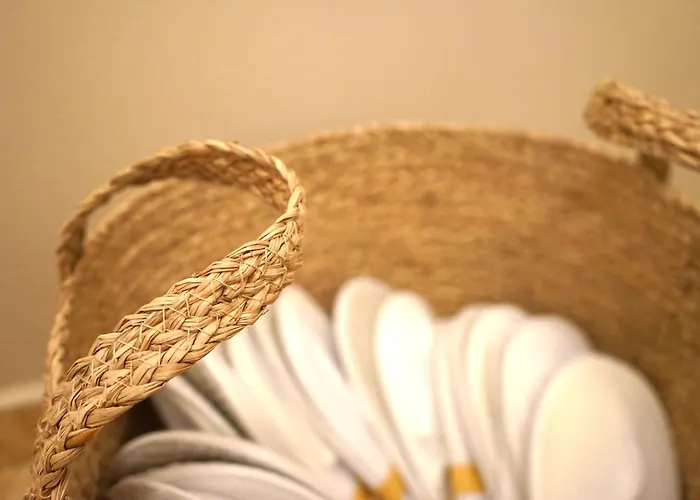 דירה Spacious 3br, 2bt With 5 Balconies *