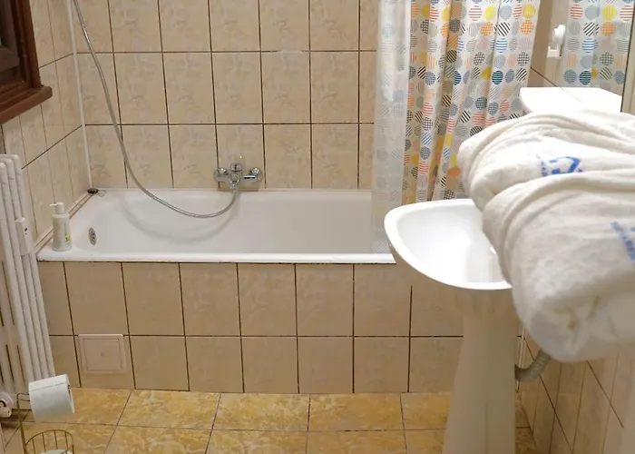 Spacious 3br, 2bt With 5 Balconies דירה *