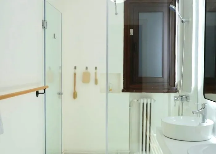 דירה Spacious 3br, 2bt With 5 Balconies