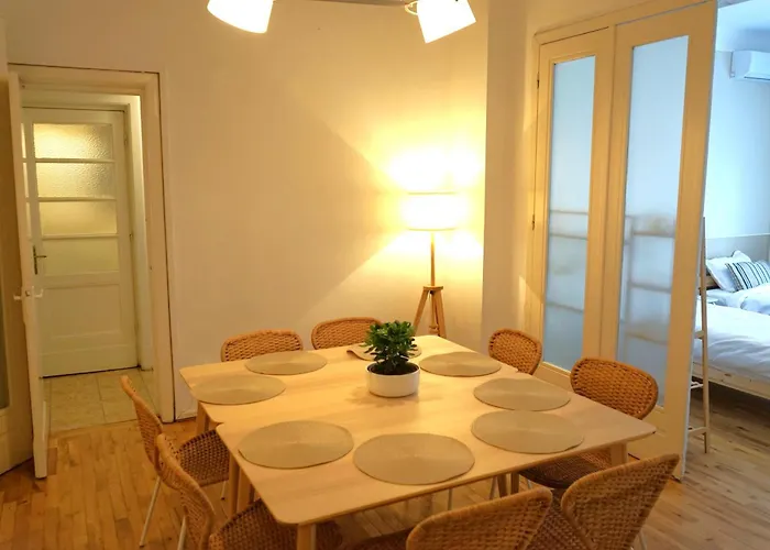 Apartment Spacious 3br, 2bt With 5 Balconies Bucharest