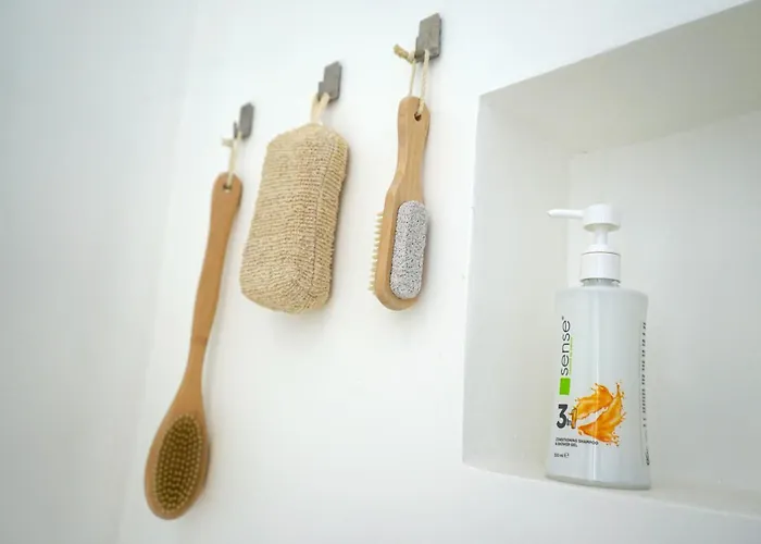 Spacious 3br, 2bt With 5 Balconies *