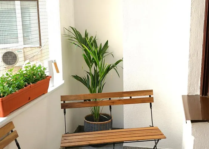Apartment Spacious 3br, 2bt With 5 Balconies