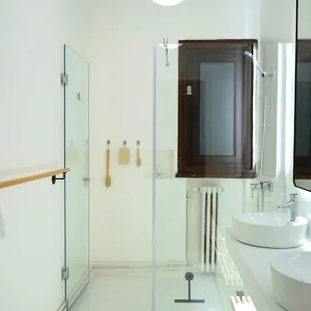 Spacious 3br, 2bt With 5 Balconies *