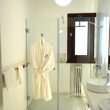 Spacious 3br, 2bt With 5 Balconies * Bükreş