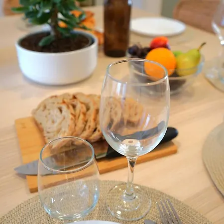 Spacious 3br, 2bt With 5 Balconies Bükreş