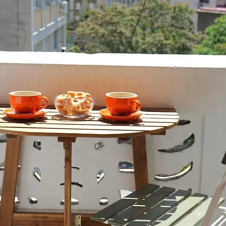 Daire Spacious 3br, 2bt With 5 Balconies Bükreş